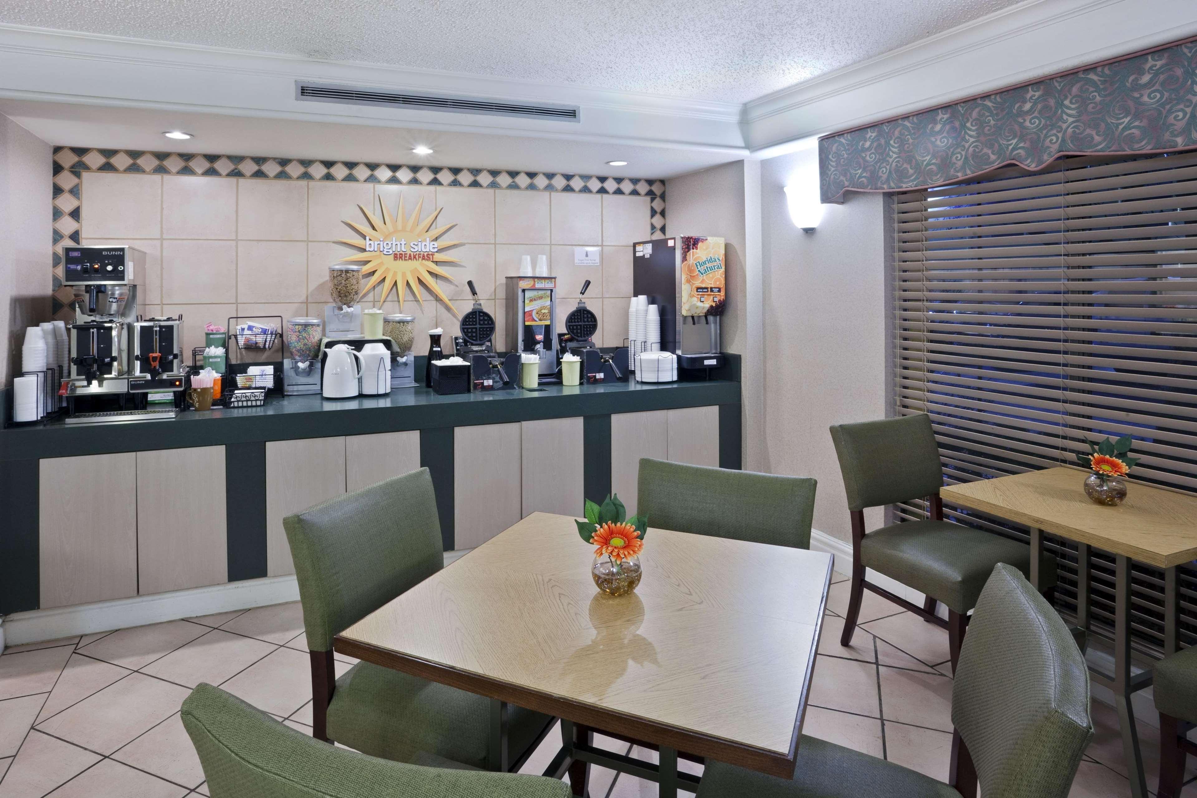 La Quinta Inn By Wyndham Omaha West Esterno foto