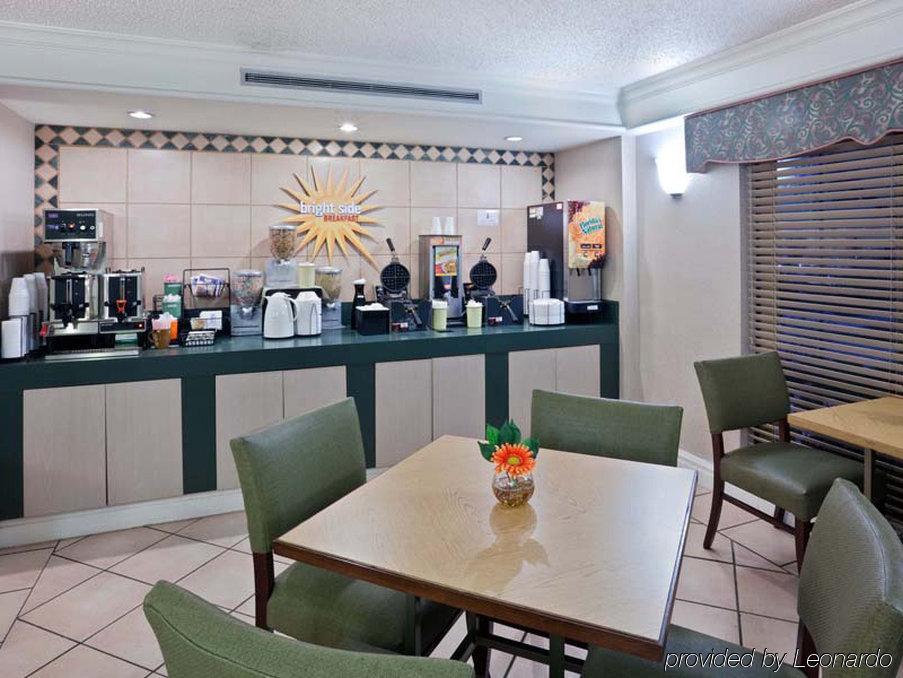 La Quinta Inn By Wyndham Omaha West Esterno foto
